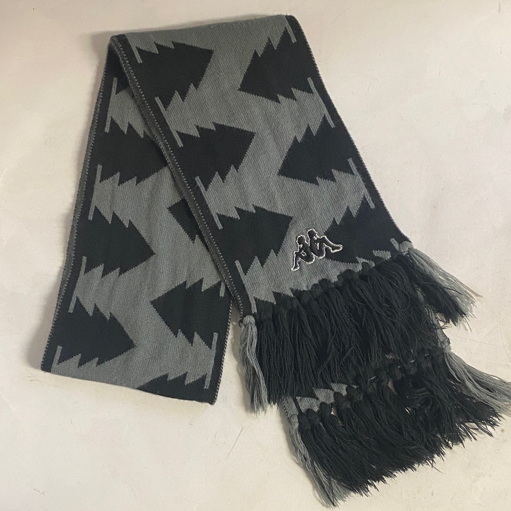 Kappa Men's Scarf in Black and Gray Zigzag